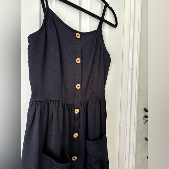 Brand new SHEIN dress with buttons and pockets - Picture 7 of 9